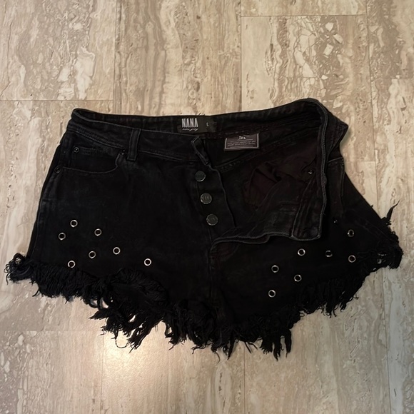 Frayed hi rise shorts with eyelet cut outs - Picture 3 of 7